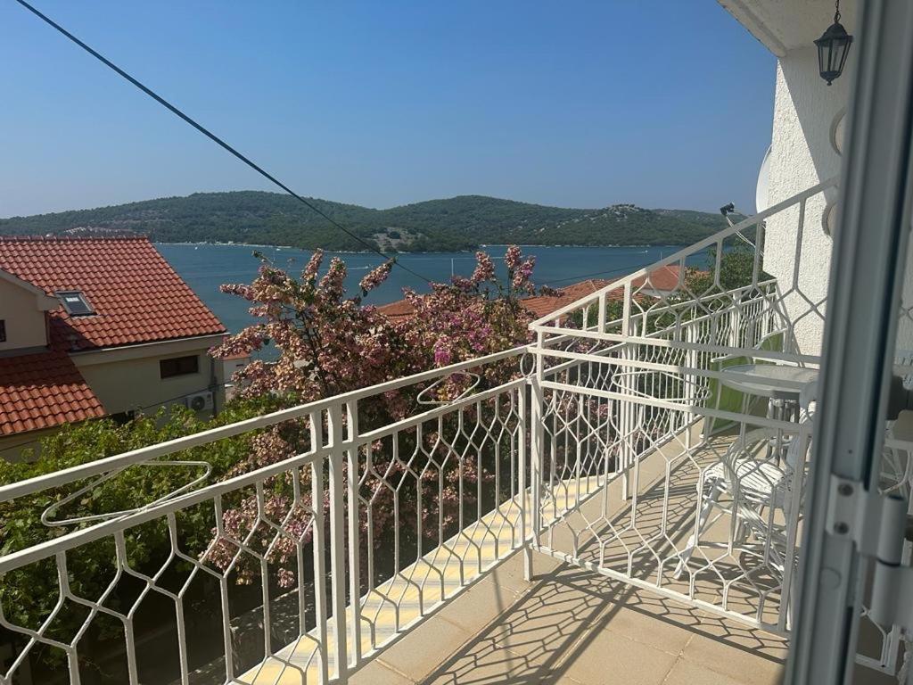 Marina Apartmani Tisno Murter Esterno foto